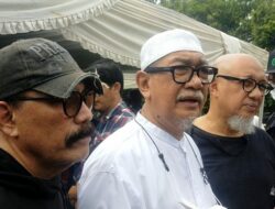 Deddy Mizwar hingga Roy Marten Hadiri Prosesi Pemakaman Mieke Wijaya
