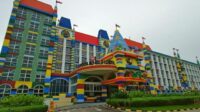 Menginap di Hotel Lego Pertama di Asia, Cuma Sejengkal dari Indonesia