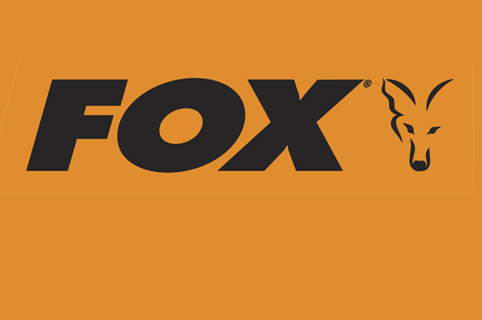 Фирма fox. Логотип фирмы Фокс. Логотип Fox рыбалка. Fox карпфишинг логотип. Наклейка фирмы Fox.